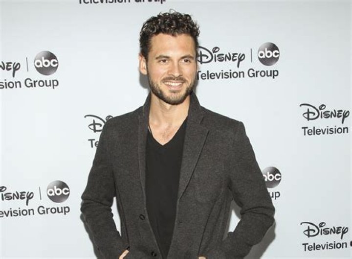 Adan Canto Biography, Age, Height, Wife, Net Worth, Family