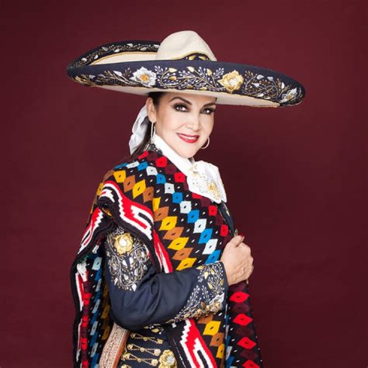 Aida Cuevas biografía, edad, altura, esposa, net worth, familia