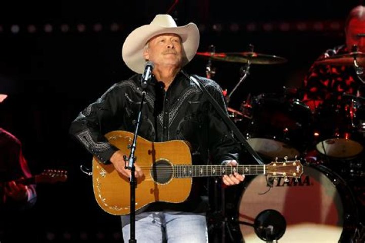 Alan Jackson biografía, edad, altura, esposo, net worth, familia