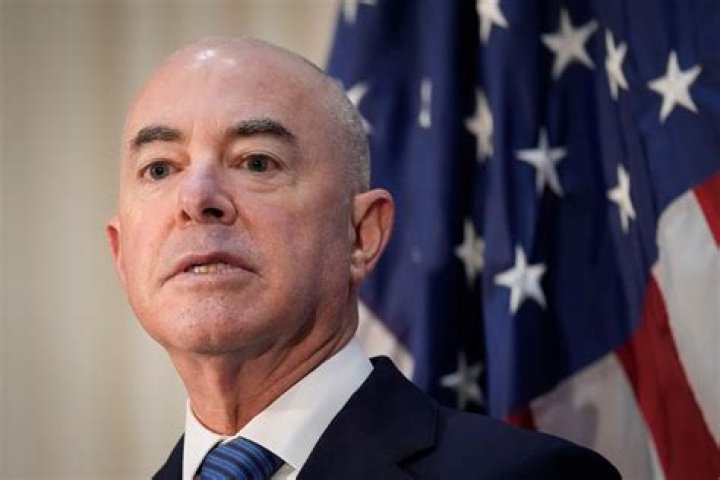 Alejandro Mayorkas biografía, edad, altura, esposo, net worth, familia