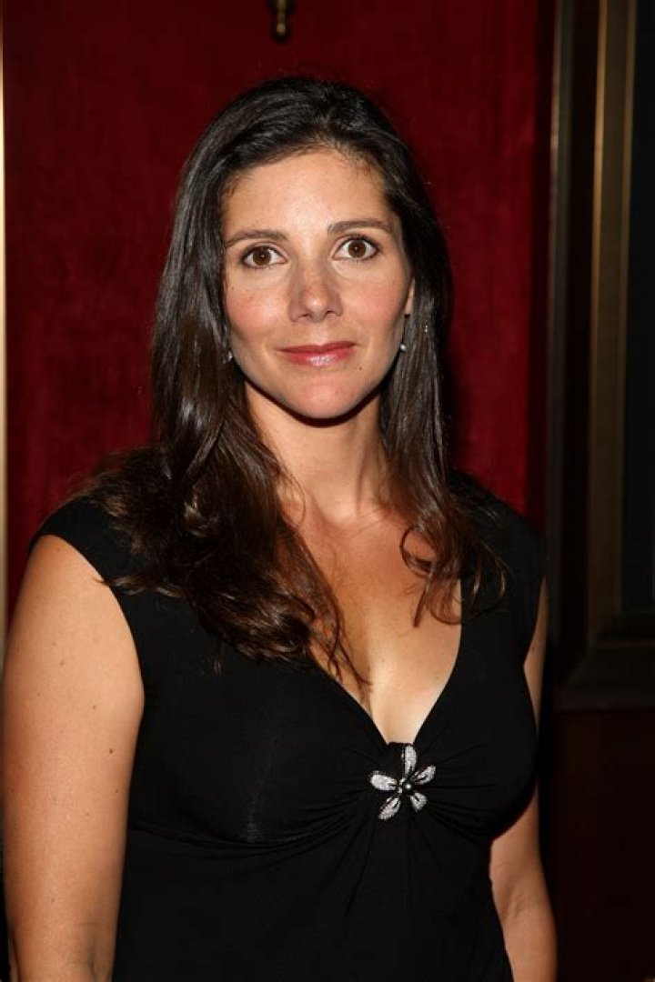 Ann Brashares Biography, Age, Height, Husband, Net Worth, Family