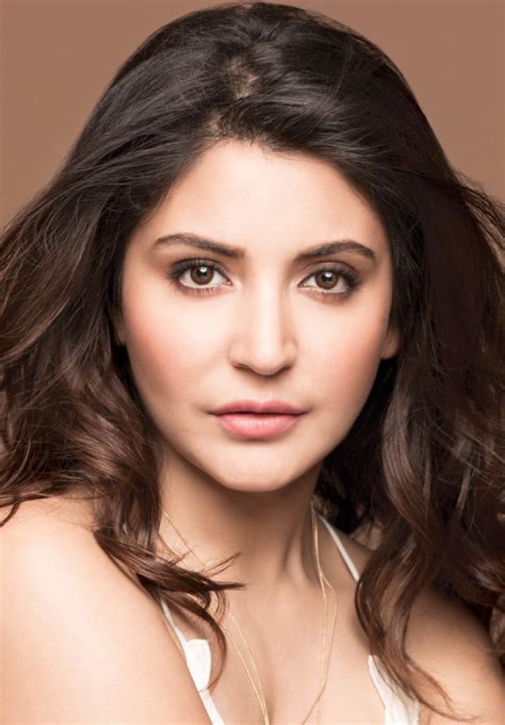 Anushka Sharma Biography, Age, Height, Husband, Net Worth, Family