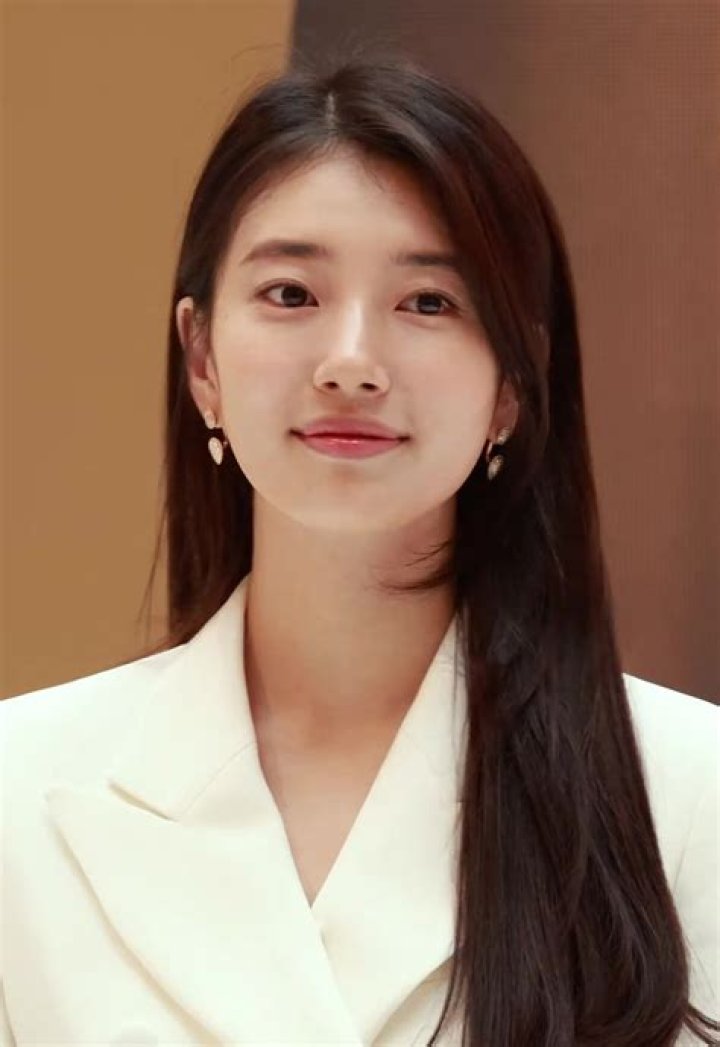 Bae Suzy Biography, Age, Height, Husband, Net Worth, Family