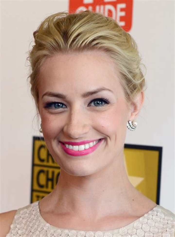 Beth Behrs Biography, Age, Height, Husband, Net Worth, Family