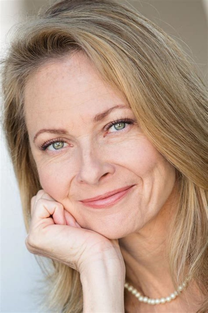 Bonnie Burroughs Biography, Age, Height, Husband, Net Worth, Family