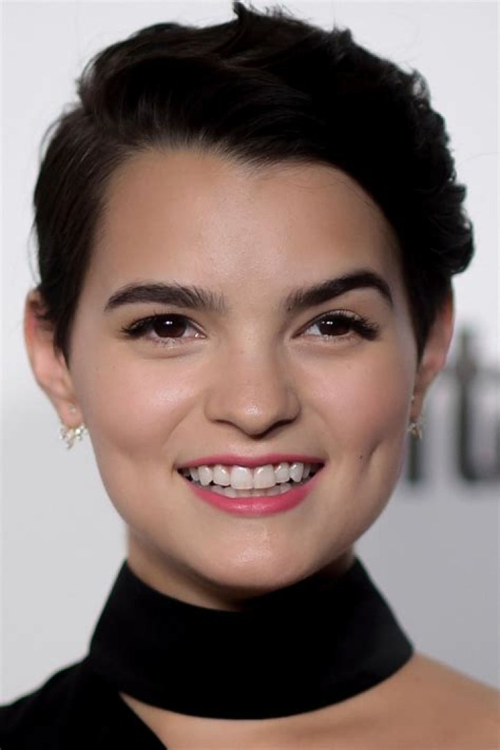 Brianna Hildebrand Biography, Age, Height, Husband, Net Worth, Family