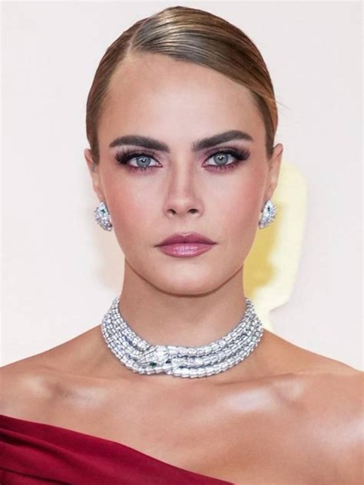 Cara Delevingne Biography, Age, Height, Husband, Net Worth, Family