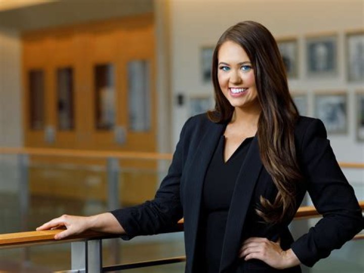 Cara Mund Biography, Age, Height, Husband, Net Worth, Family