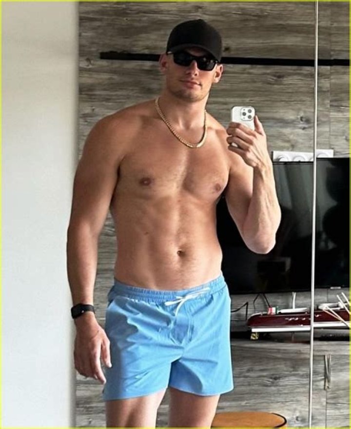 Carl Nassib Biography, Age, Height, Wife, Net Worth, Family