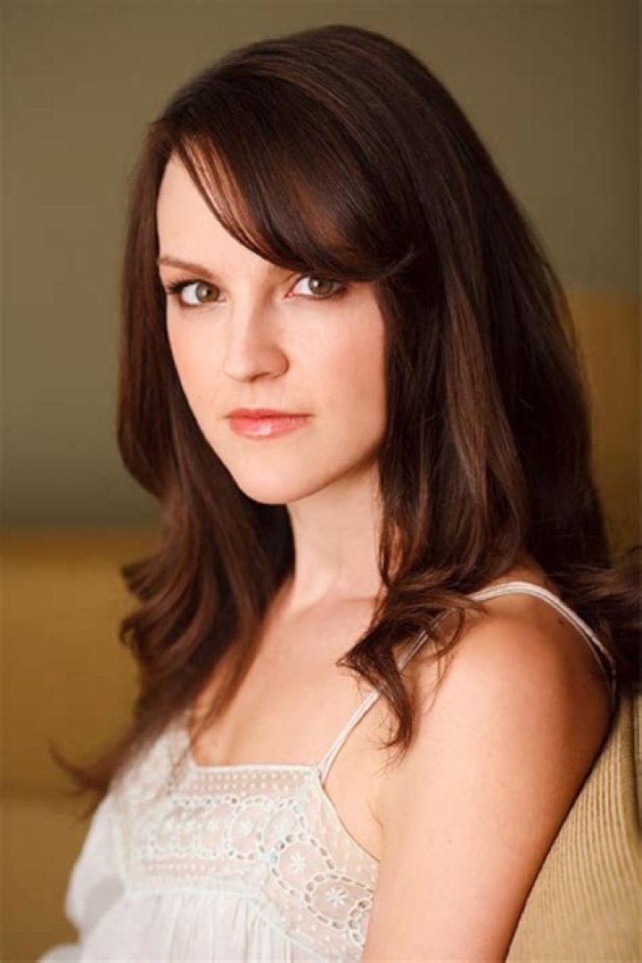 Carla Gallo Biography, Age, Height, Husband, Net Worth, Family