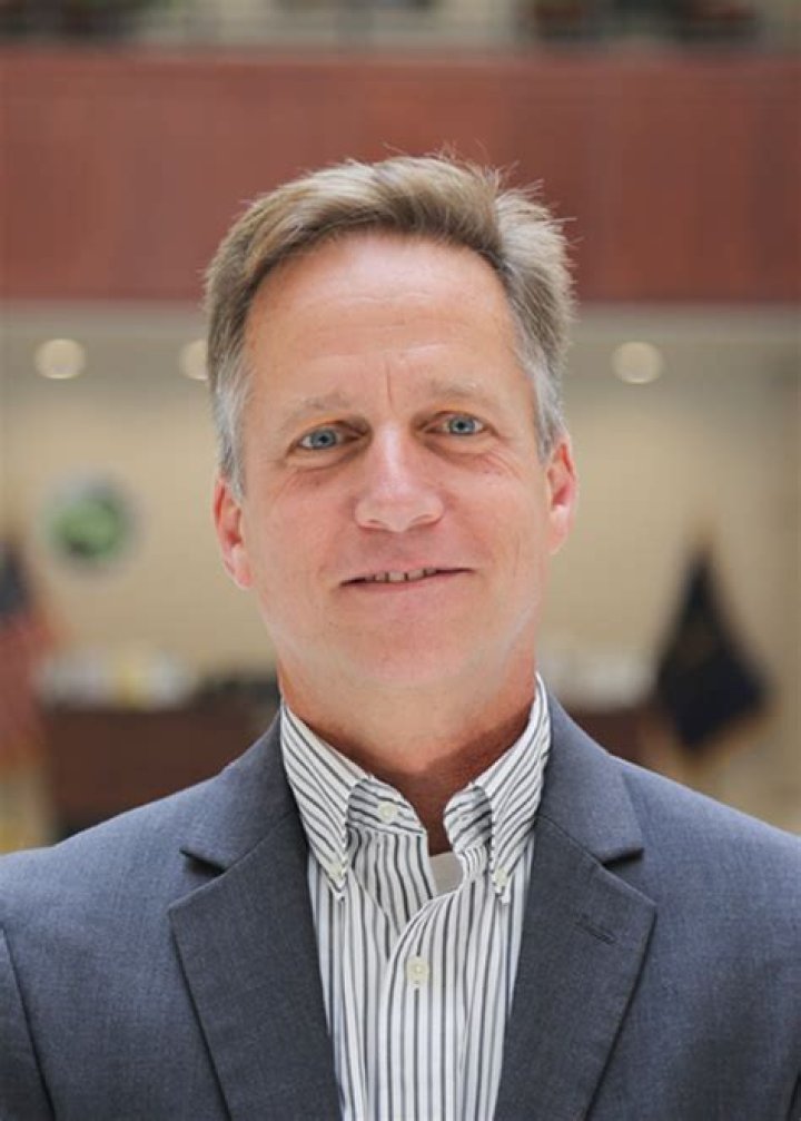 Chris Russell Biography, Age, Height, Wife, Net Worth, Family