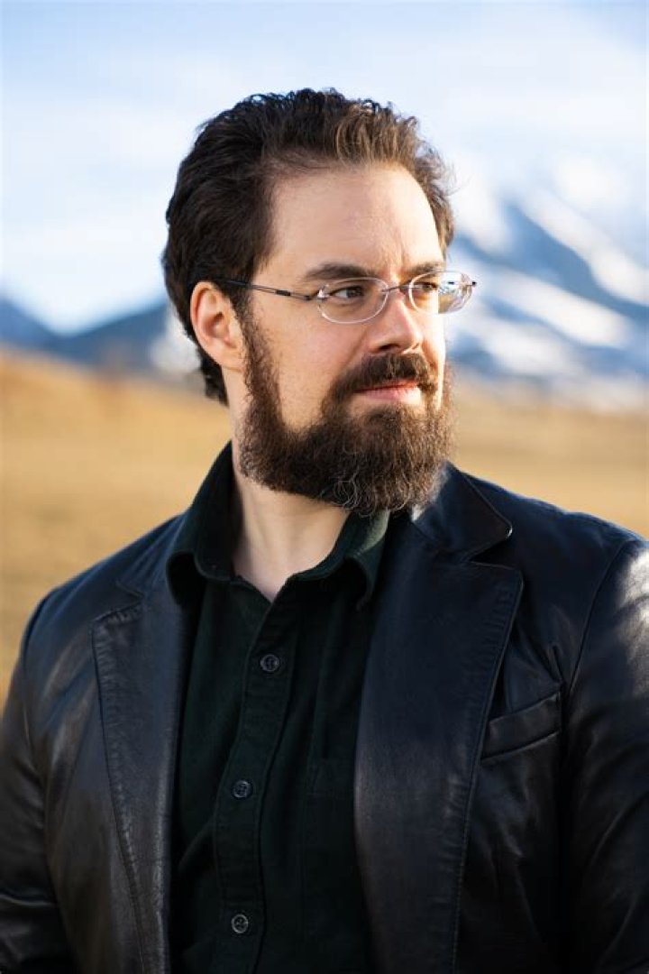 Christopher Paolini Biography, Age, Height, Wife, Net Worth, Family