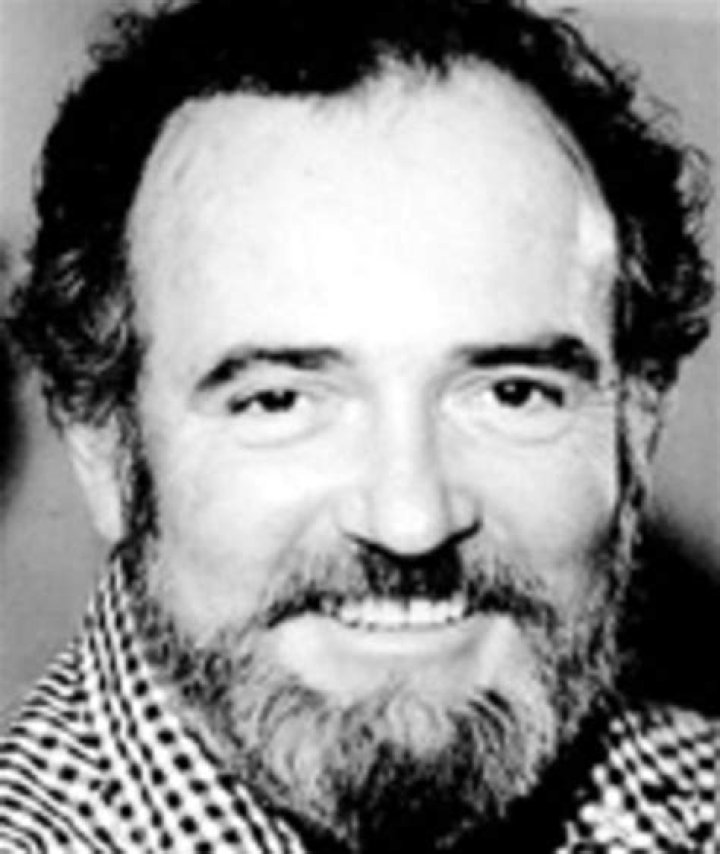 Dale Hennesy Biography, Age, Height, Husband, Net Worth, Family