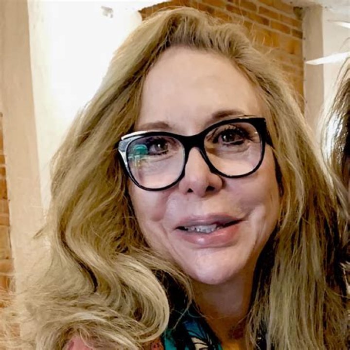 Daryn Hinton Biography, Age, Height, Husband, Net Worth, Family