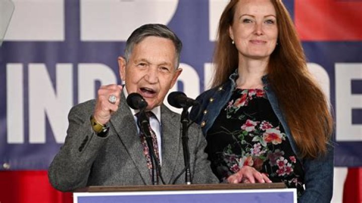 Dennis Kucinich Biography, Age, Height, Wife, Net Worth, Family