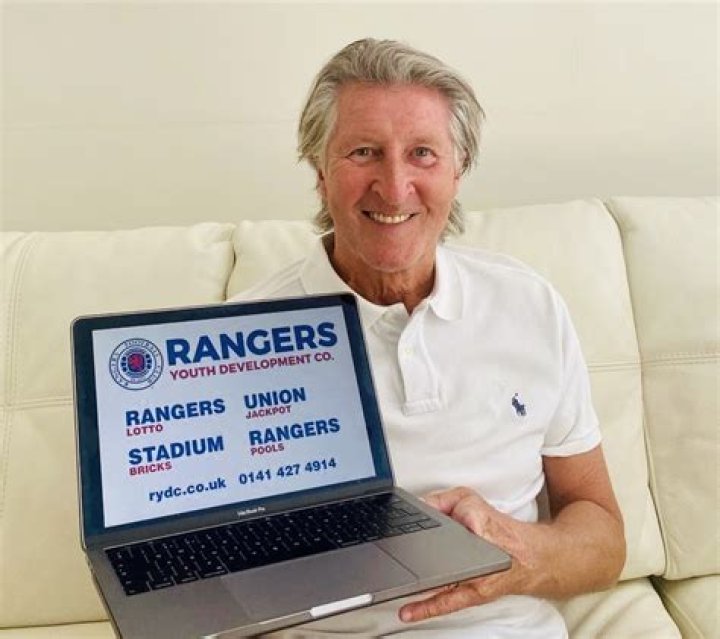 Derek Parlane Biography, Age, Height, Wife, Net Worth, Family