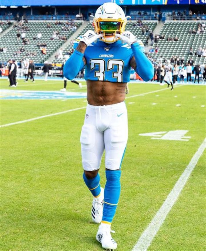 Derwin James biografía, edad, altura, esposo, net worth, familia