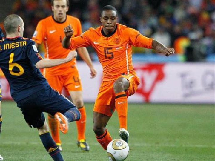 Edson Braafheid Biography, Age, Height, Wife, Net Worth, Family