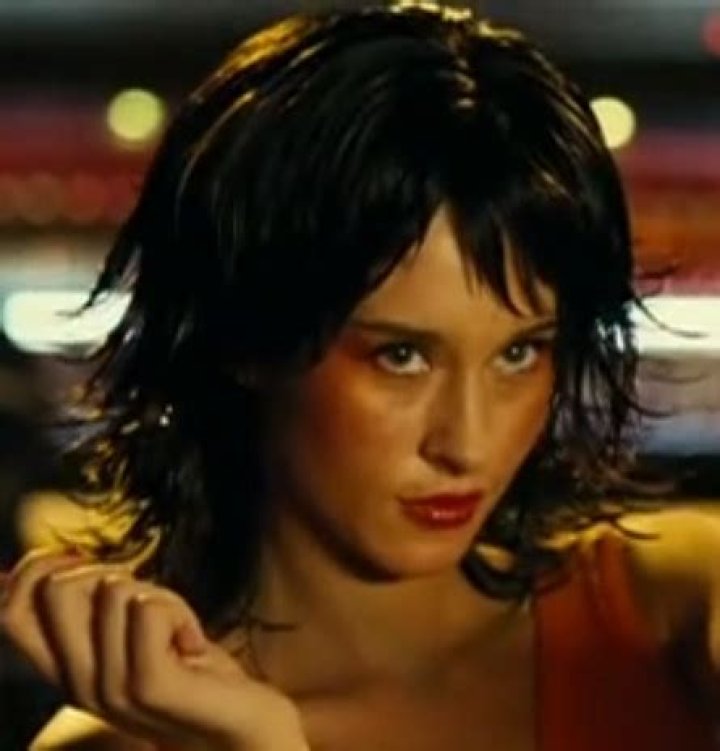 Elana Binysh Biography, Age, Height, Husband, Net Worth, Family