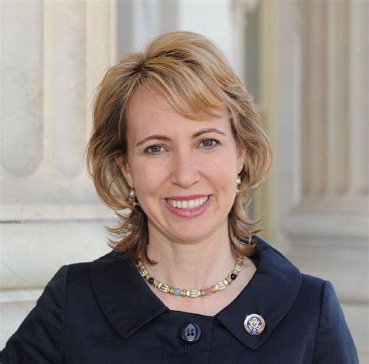 Gabby Giffords Biography, Age, Height, Husband, Net Worth, Family