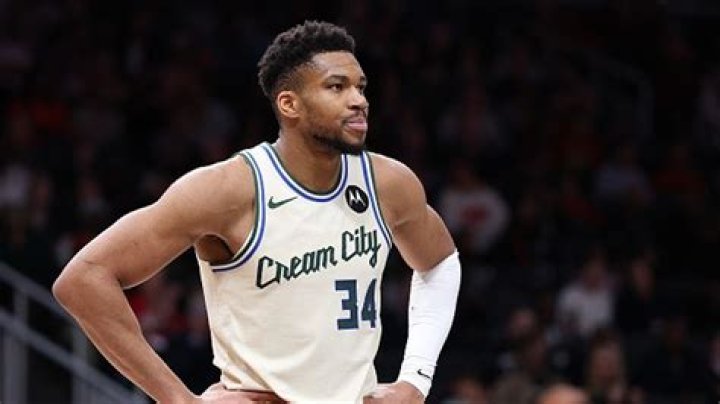 Giannis Antetokounmpo Biography, Age, Height, Wife, Net Worth, Family