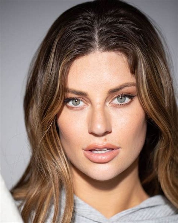 Hannah Stocking biografía, edad, altura, esposa, net worth, familia