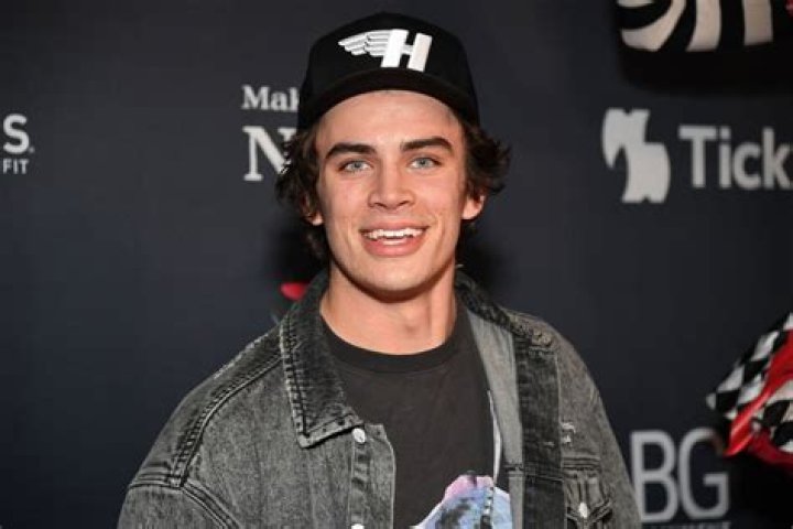 Hayes Grier Biography, Age, Height, Wife, Net Worth, Family