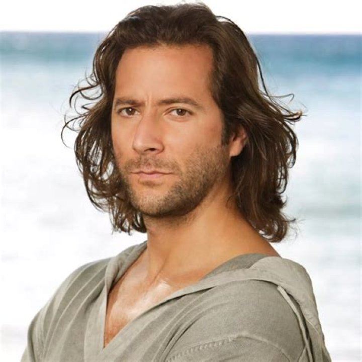 Henry Ian Cusick biografía, edad, altura, esposo, net worth, familia