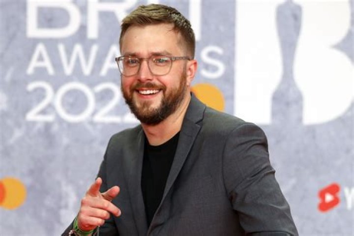 Iain Stirling Biography, Age, Height, Wife, Net Worth, Family