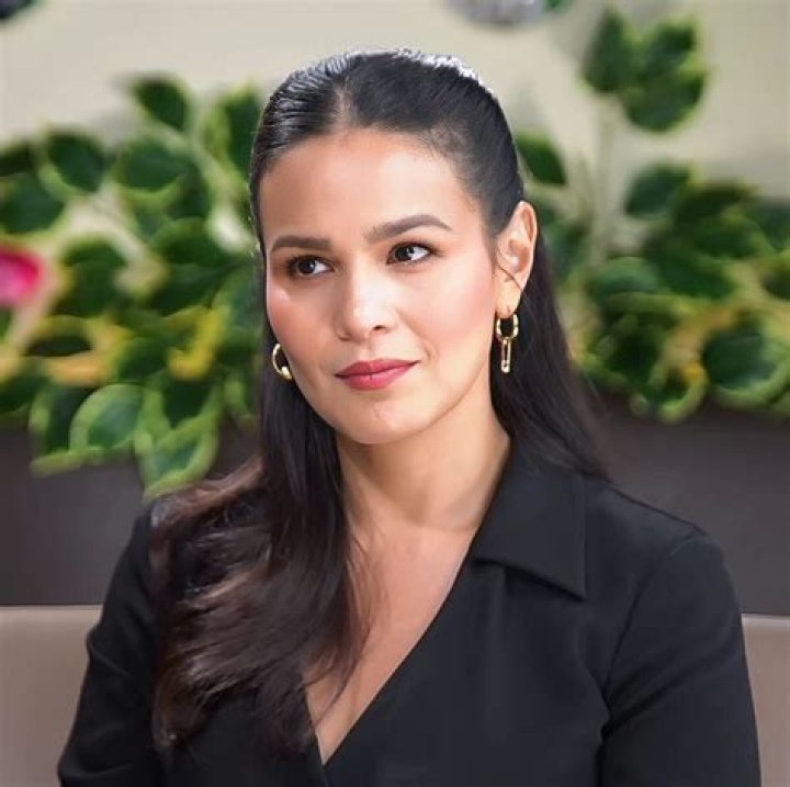 Iza Calzado Biography, Age, Height, Husband, Net Worth, Family