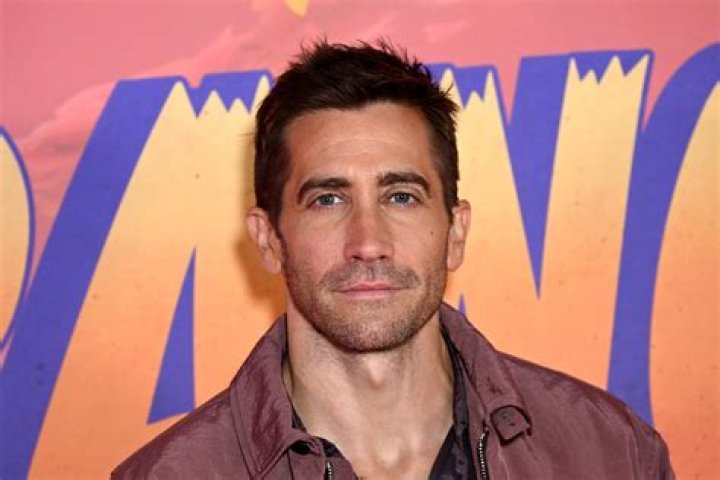 Jake Gyllenhaal Biography, Age, Height, Wife, Net Worth, Family