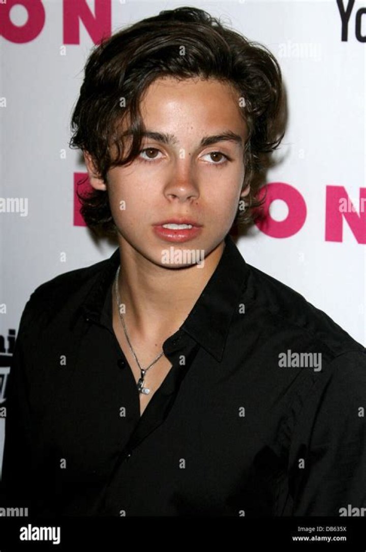 Jake T. Austin Biography, Age, Height, Wife, Net Worth, Family