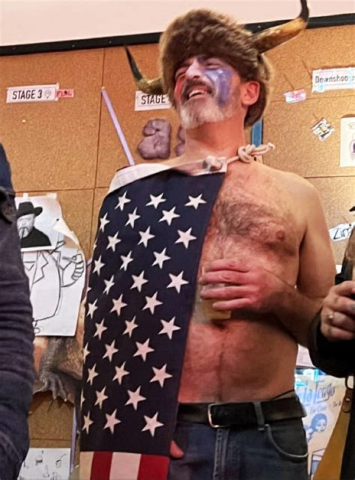 Jay Johnston biografía, edad, altura, esposo, net worth, familia