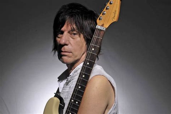 Jeff Beck Biography, Age, Height, Wife, Net Worth, Family