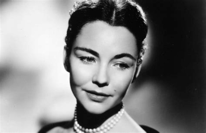 Jennifer Jones Biography, Age, Height, Husband, Net Worth, Family