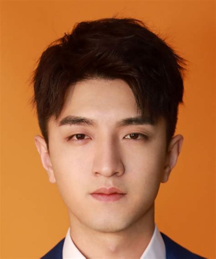 Jin Han Biography, Age, Height, Wife, Net Worth, Family