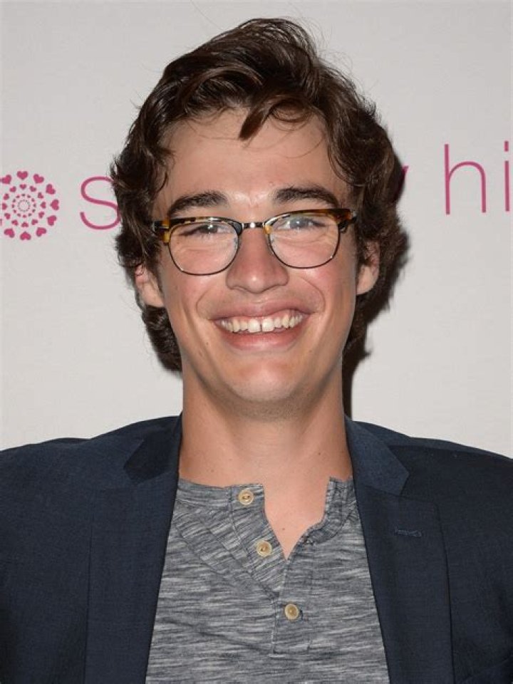 Joey Bragg Biography, Age, Height, Wife, Net Worth, Family