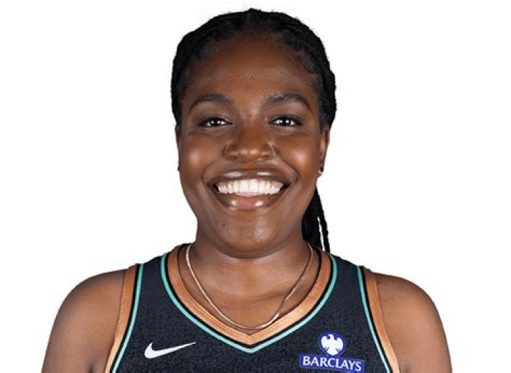 Jonquel Jones biografía, edad, altura, esposa, net worth, familia