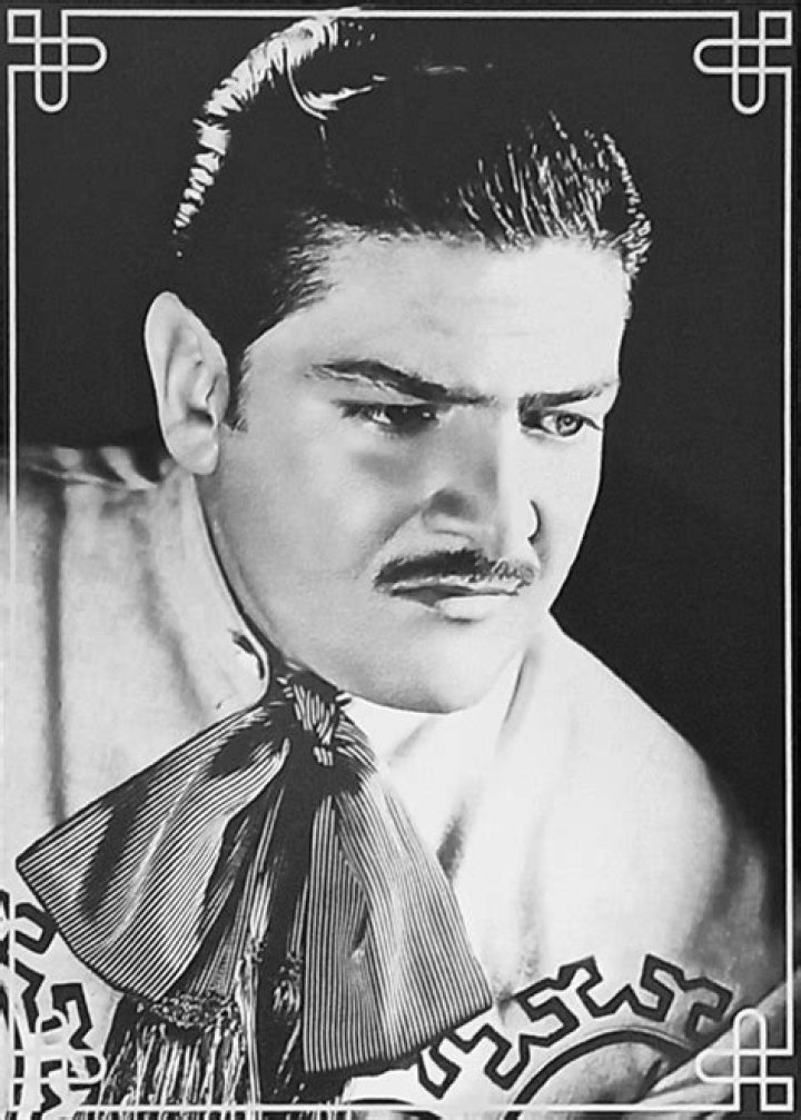 José Alfredo Jiménez biografía, edad, altura, esposo, net worth, familia