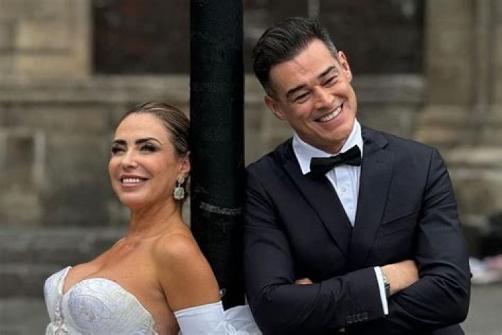 Juan Ángel Esparza Biography, Age, Height, Wife, Net Worth, Family