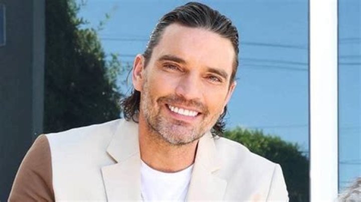 Julián Gil biografía, edad, altura, esposo, net worth, familia