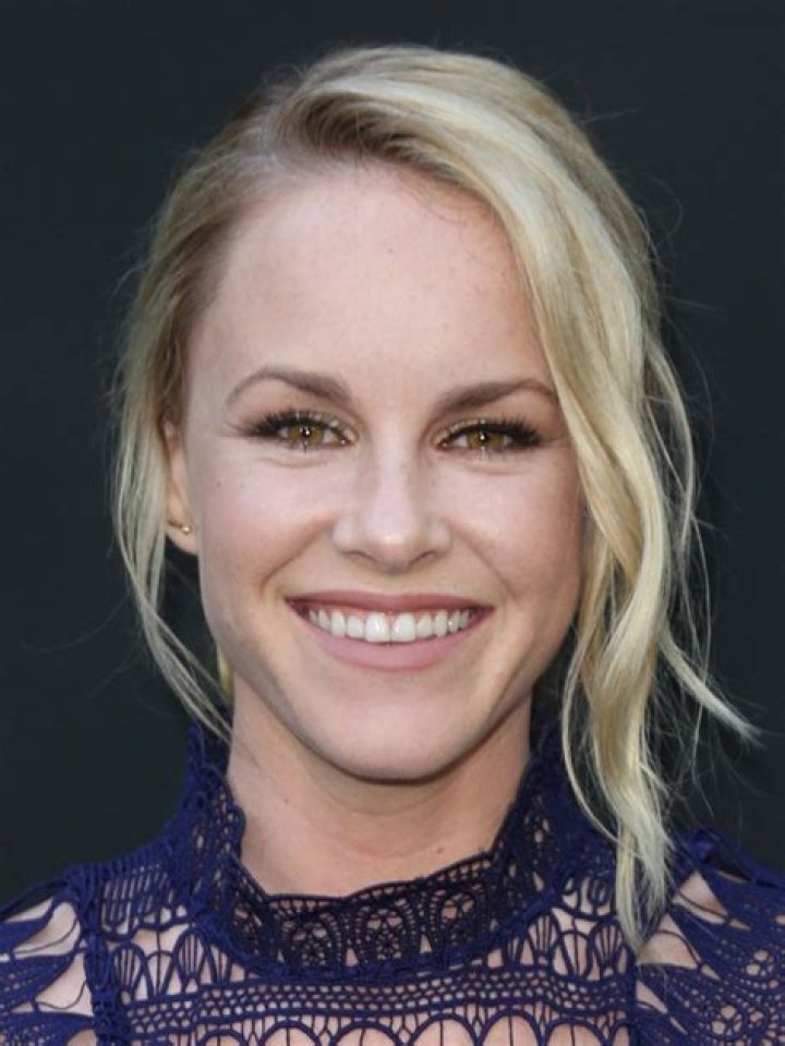 Julie Berman Biography, Age, Height, Husband, Net Worth, Family
