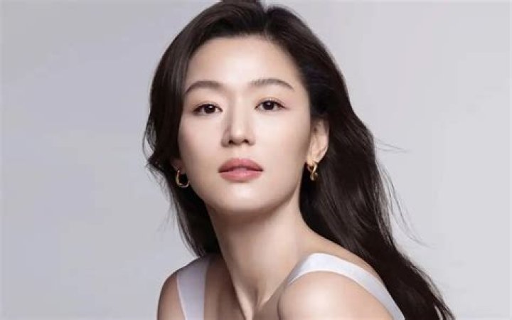 Jun Ji-hyun Biography, Age, Height, Husband, Net Worth, Family