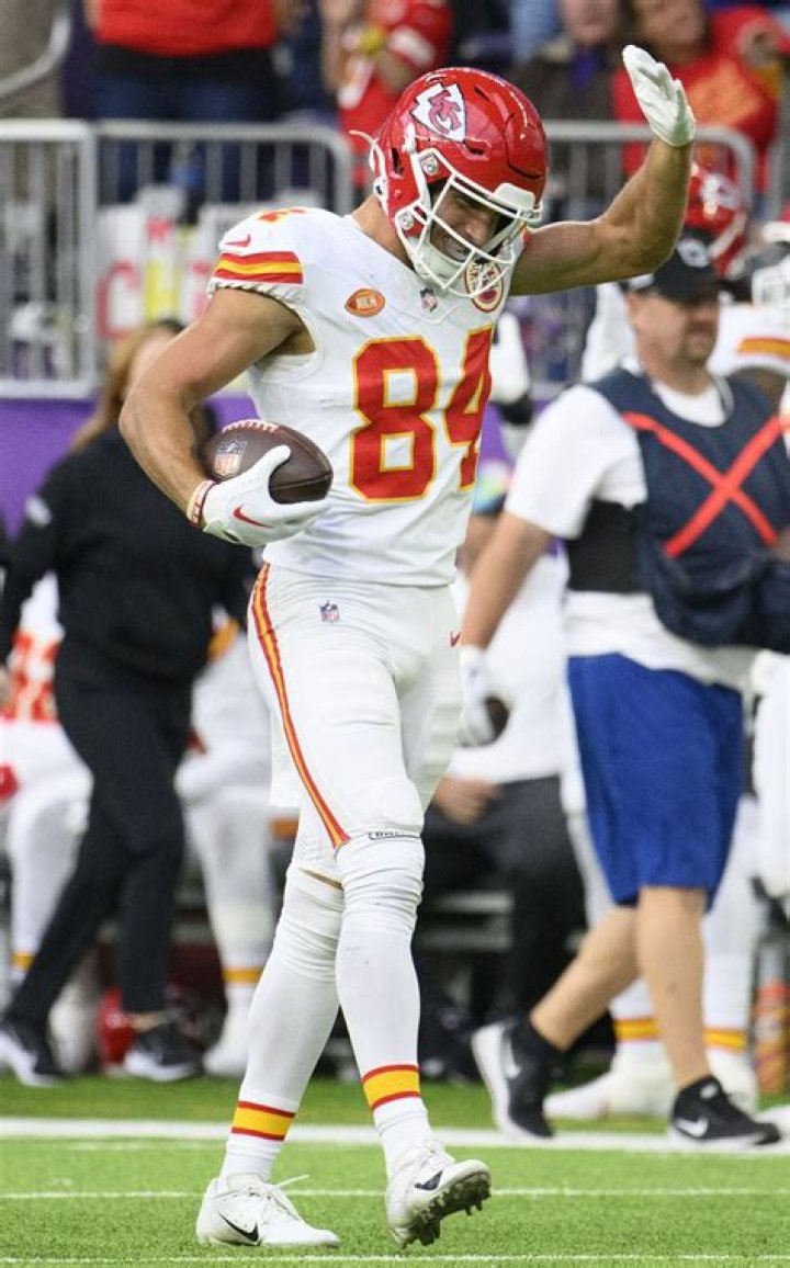 Justin Watson Biography, Age, Height, Wife, Net Worth, Family