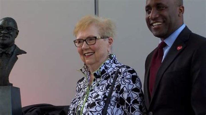 Kay Barnes Biography, Age, Height, Husband, Net Worth, Family