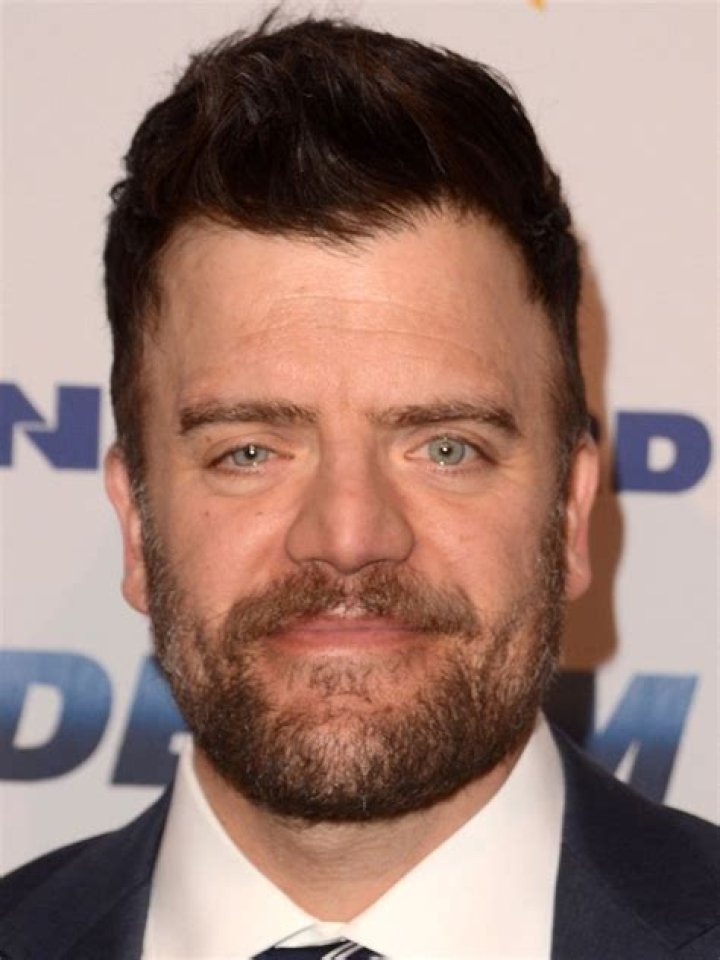 Kevin Weisman Biography, Age, Height, Wife, Net Worth, Family