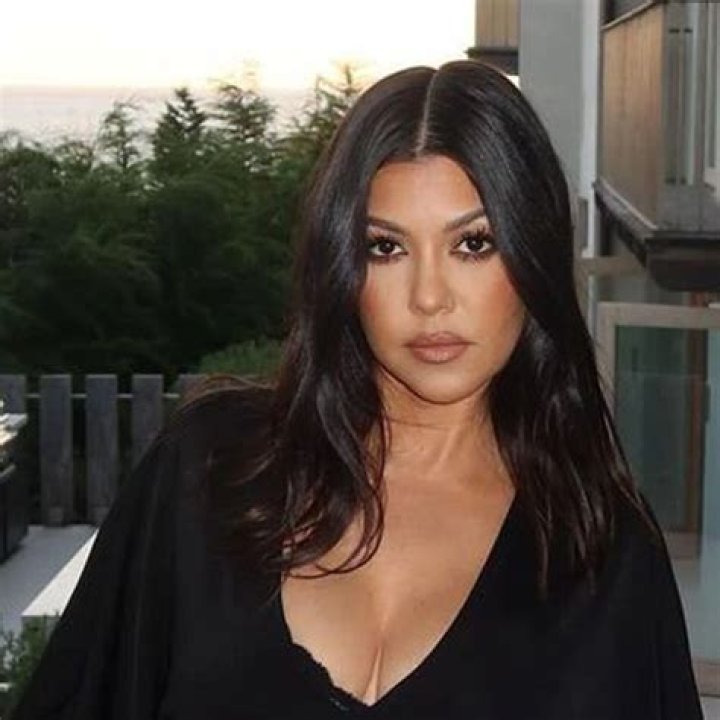 Kourtney Kardashian Biography, Age, Height, Husband, Net Worth, Family