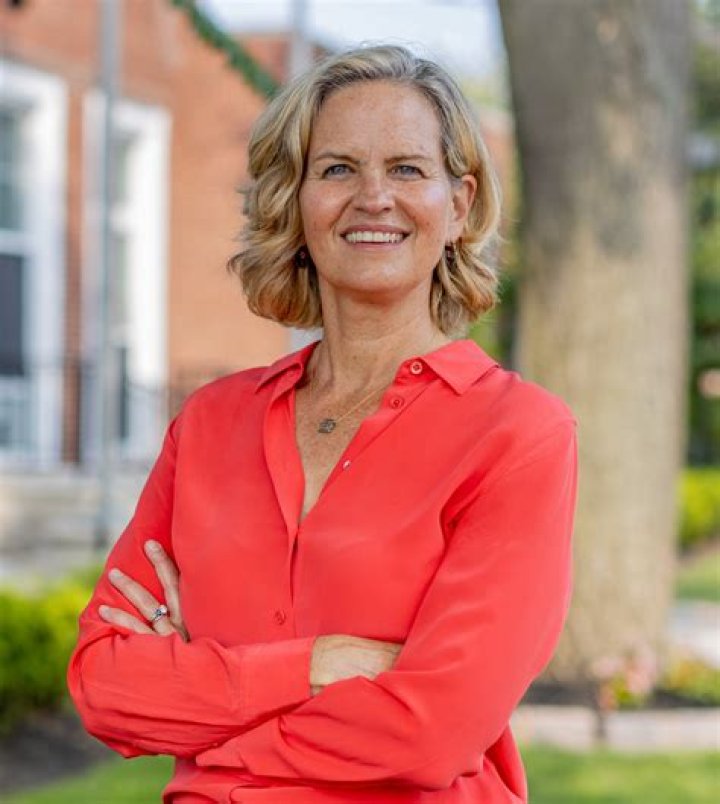 Laura Curran Biography, Age, Height, Husband, Net Worth, Family