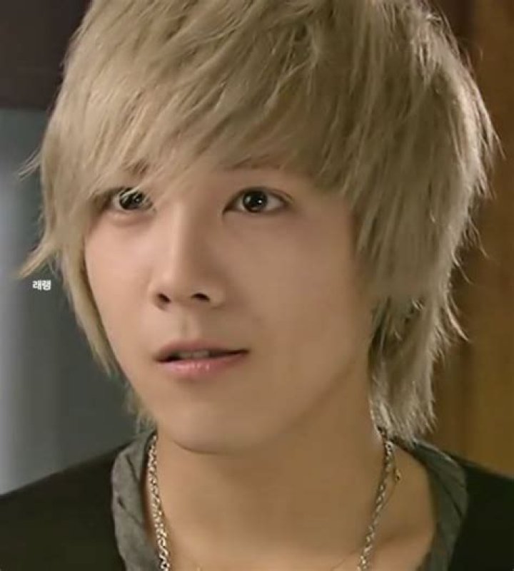 Lee Hong-gi Biography, Age, Height, Wife, Net Worth, Family