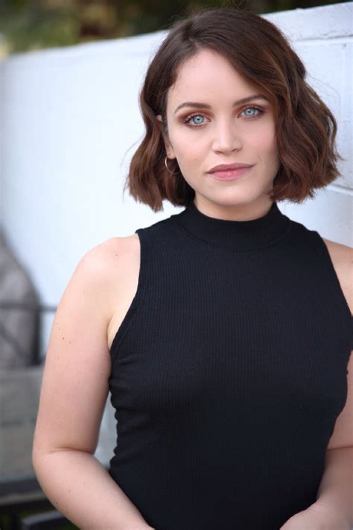 Lindsay Pearce Biography, Age, Height, Husband, Net Worth, Family